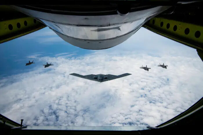 B-2 pilotları saatler süren uçuşu anlattı! "Uykusuzluk ve adrenalin" - 1. Resim