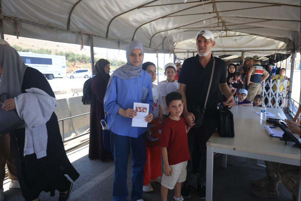 Çocukları karne alan Suriyeliler ülkelerine dönüyor! - 1. Resim
