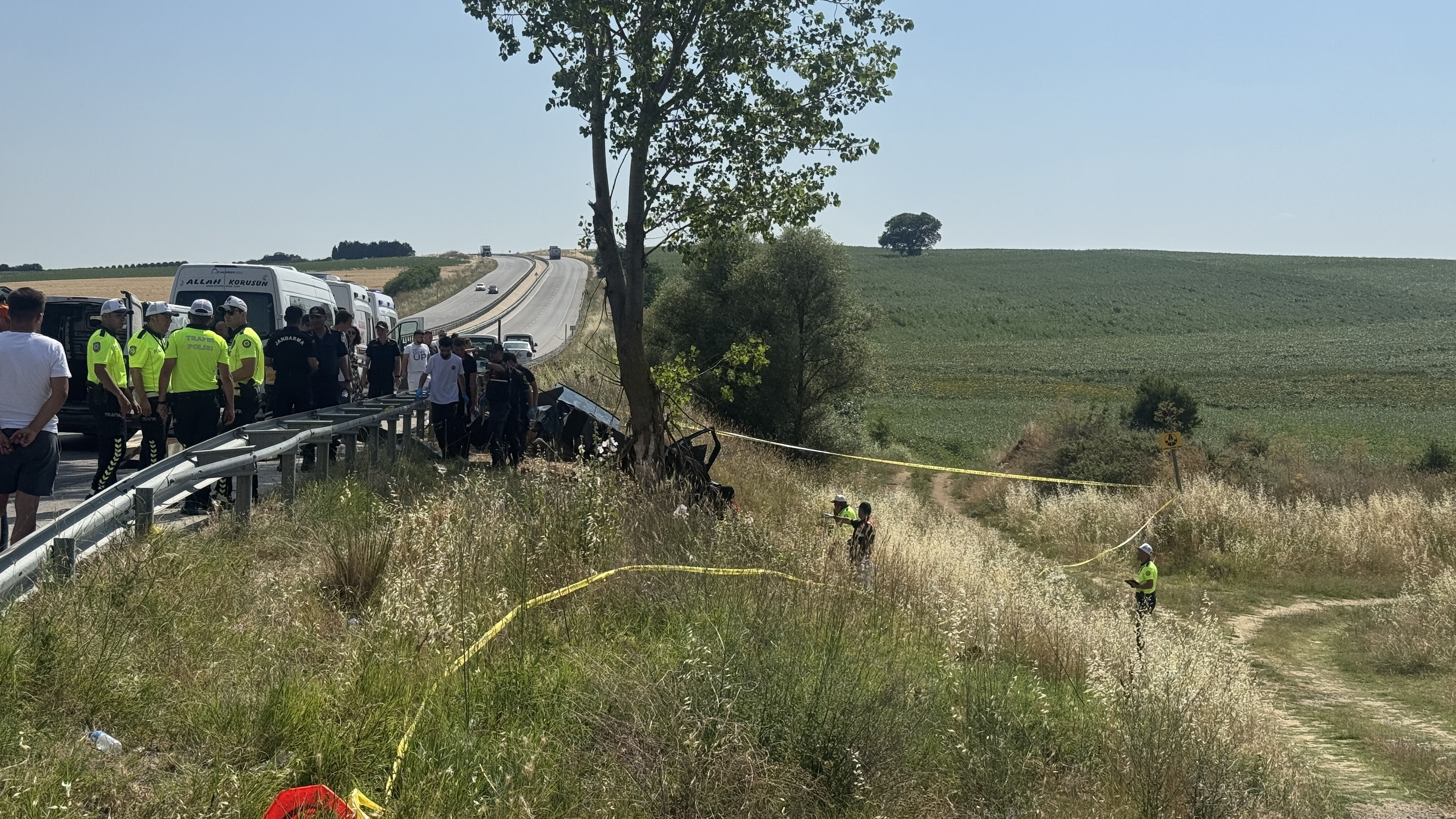 Edirne'de katliam gibi kaza! Otomobil ağaca çarptı: 5 ölü, 1 yaralı - 1. Resim