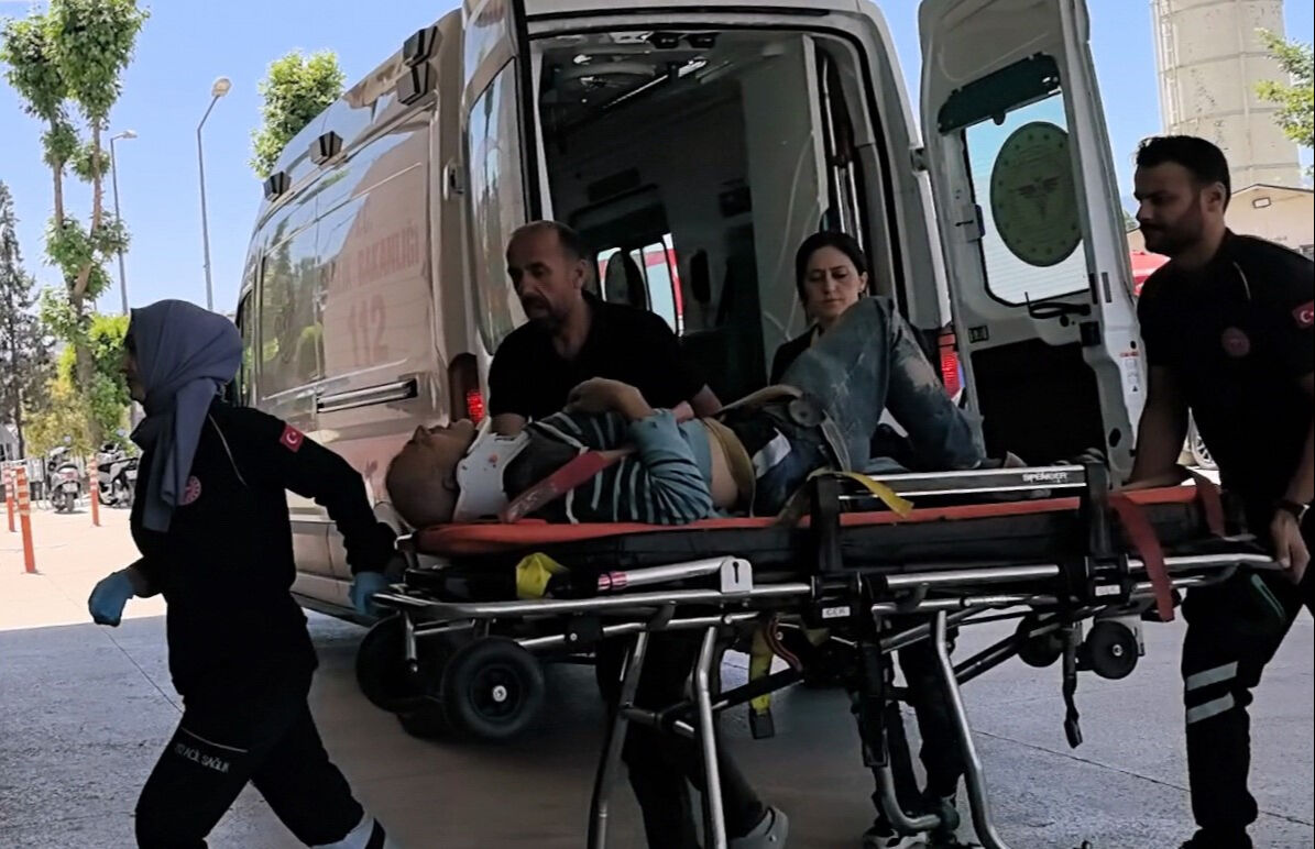 İnşaattan düşen işçi ağır yaralandı! Hastaneye götürülürken çocuklarını sayıkladı - 1. Resim