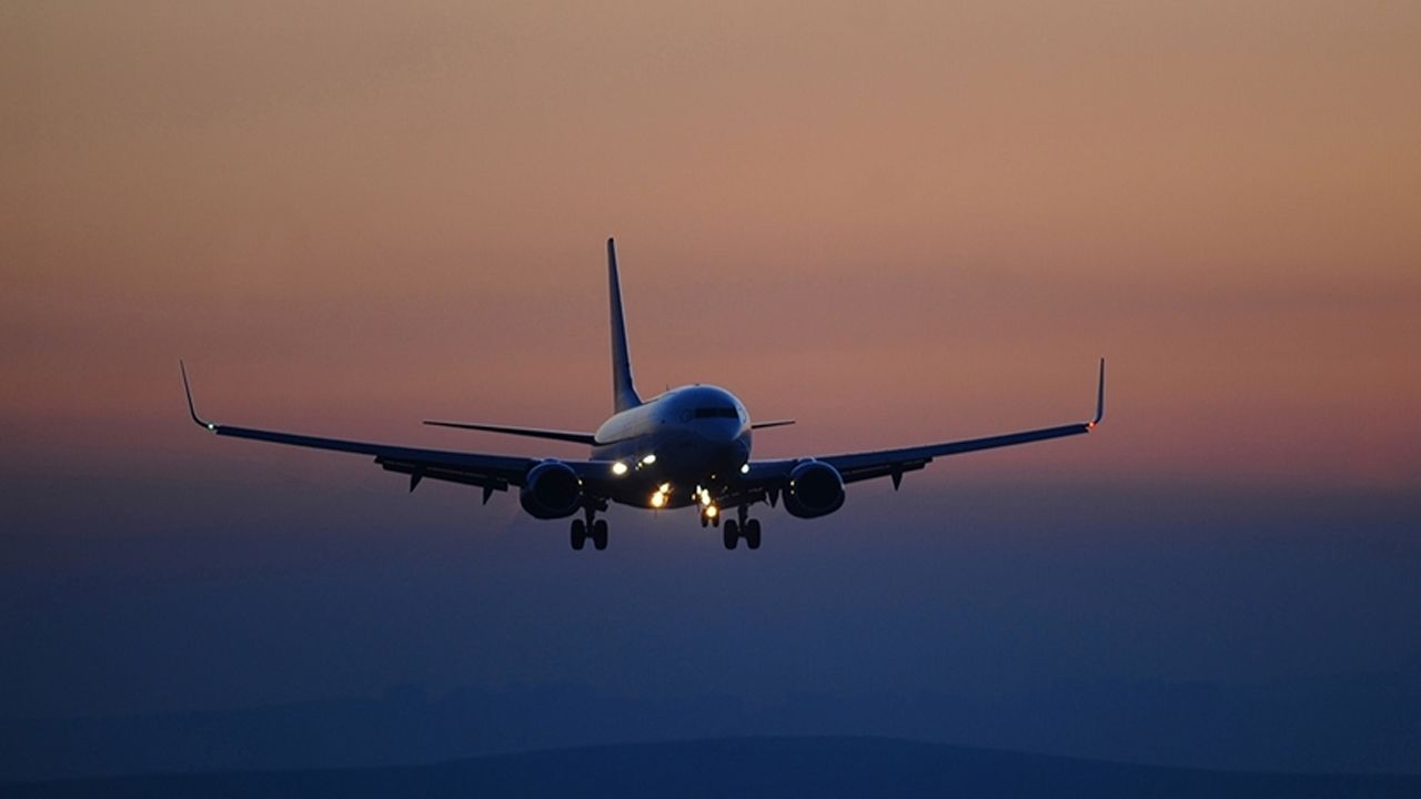 İran hava sahası kısmen açıldı: Uçaklar havalanmaya başladı! İran hava sahası kısmen açıldı: Uçaklar havalanmaya başladı!
