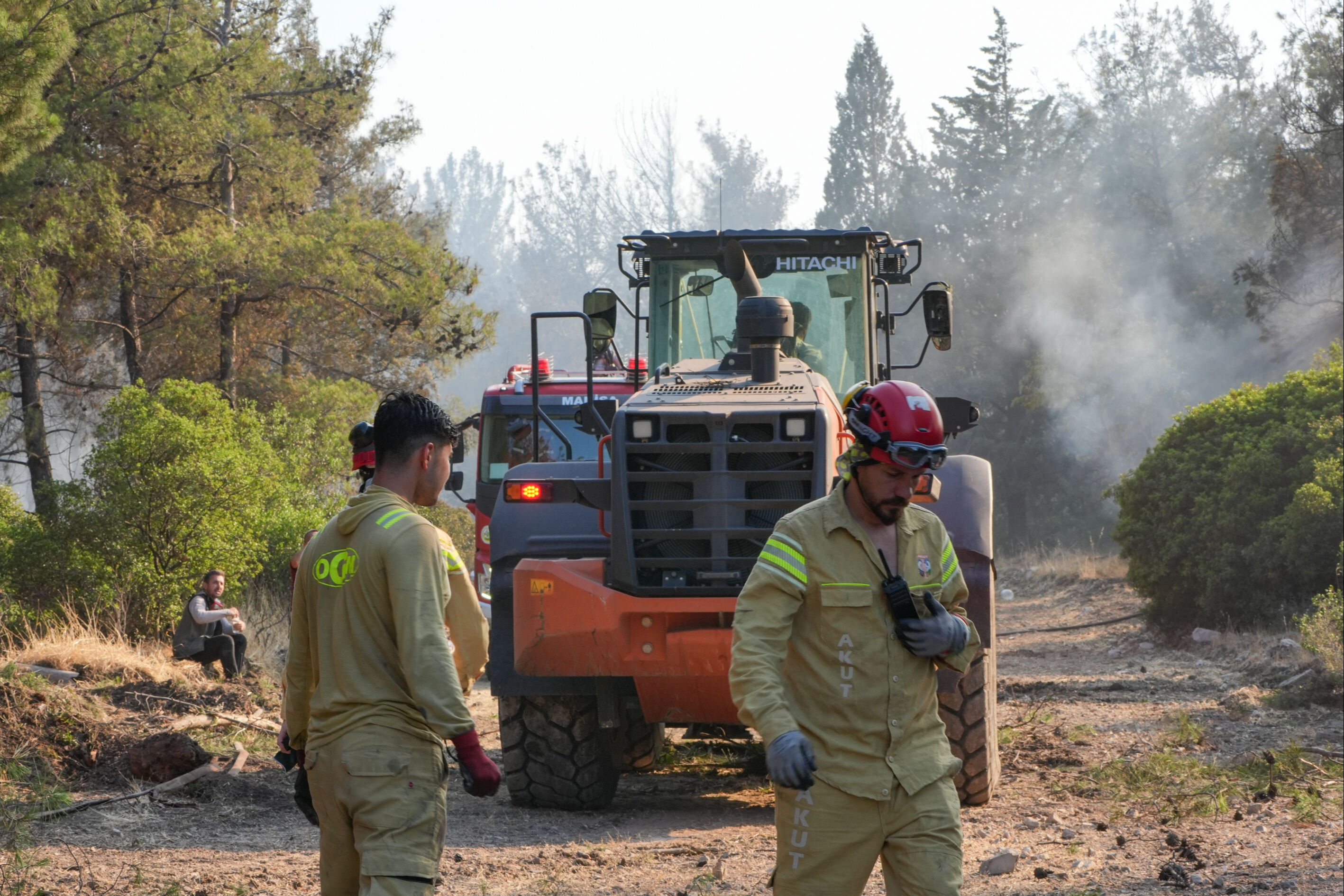 İzmir Foça'da orman yangını! Çok sayıda ekip müdahale ediyor - 2. Resim