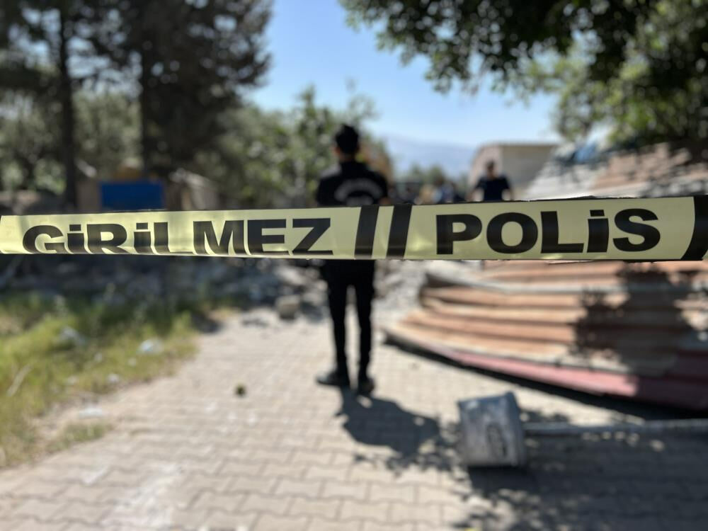 Kaçak yapı yıkımında arbede: 1 yaralı, 2 gözaltı var - 2. Resim