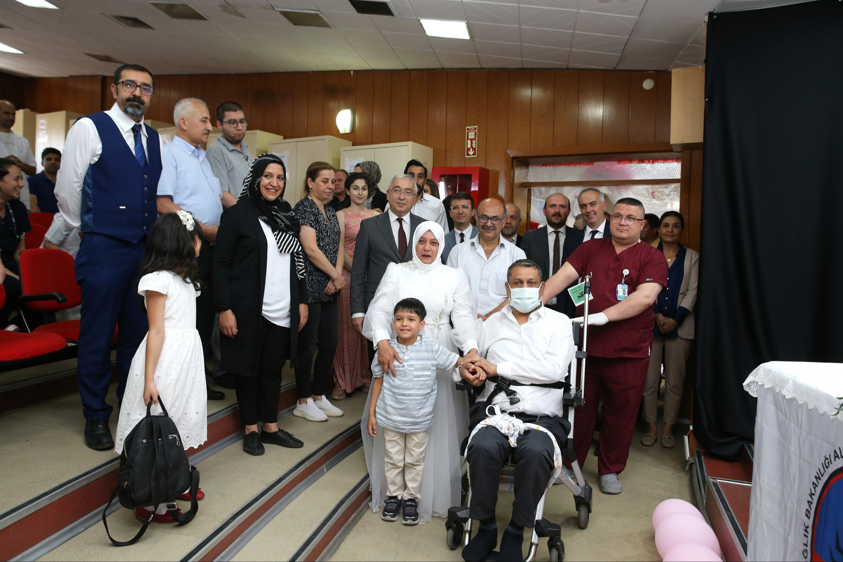 Kanser tedavisi görüyordu… Hastane salonu nikâh alanına dönüştü! - 1. Resim
