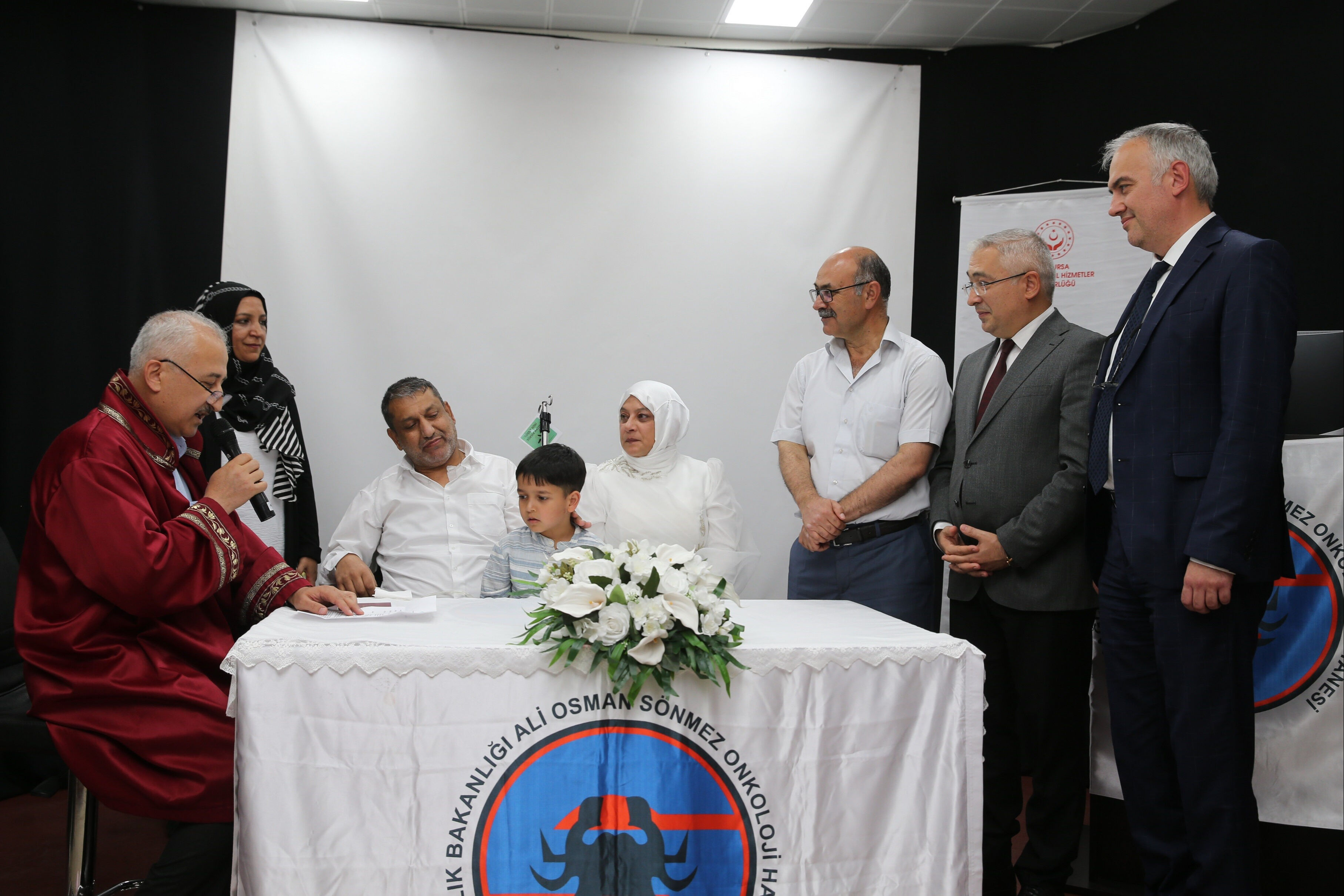 Kanser tedavisi görüyordu… Hastane salonu nikâh alanına dönüştü! - 4. Resim