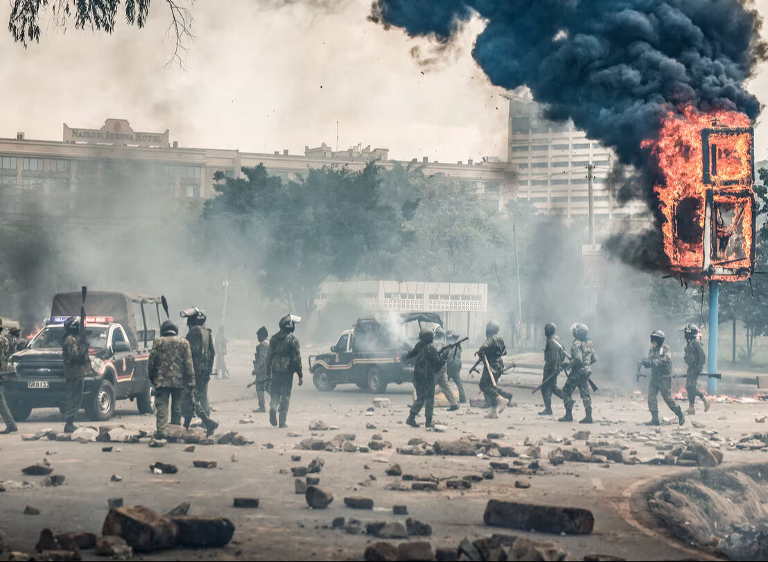 Kenya'da sokaklar savaş alanına döndü! Parlamento kuşatma altında! - 1. Resim