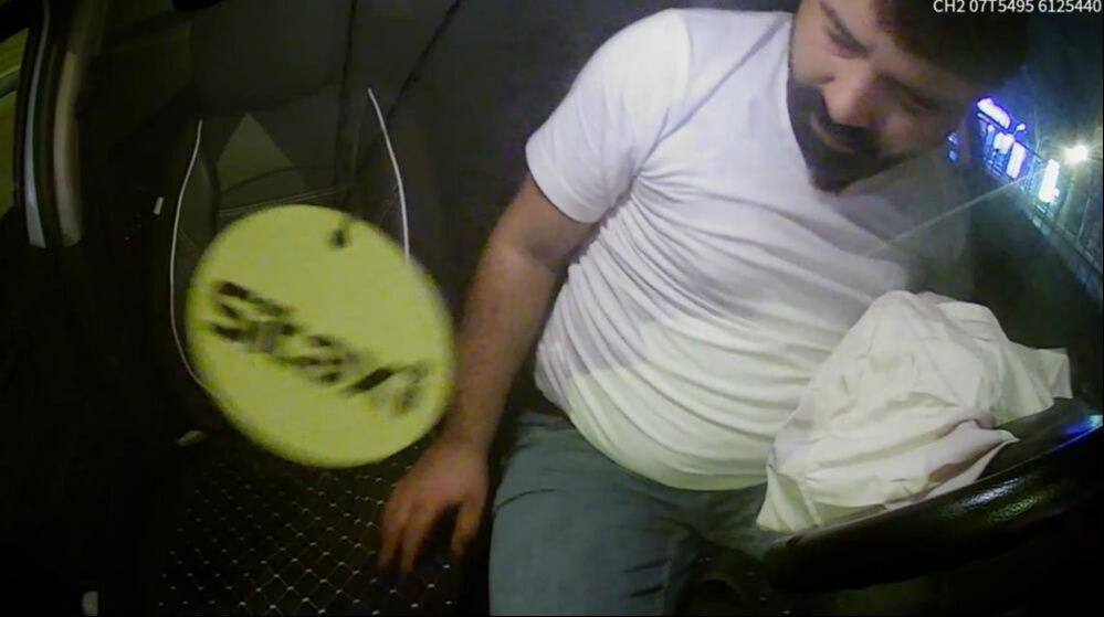 Müşteri, taksiciye dehşeti yaşattı! Şoförü dışarı atıp taksiyi kaçırdı - 1. Resim