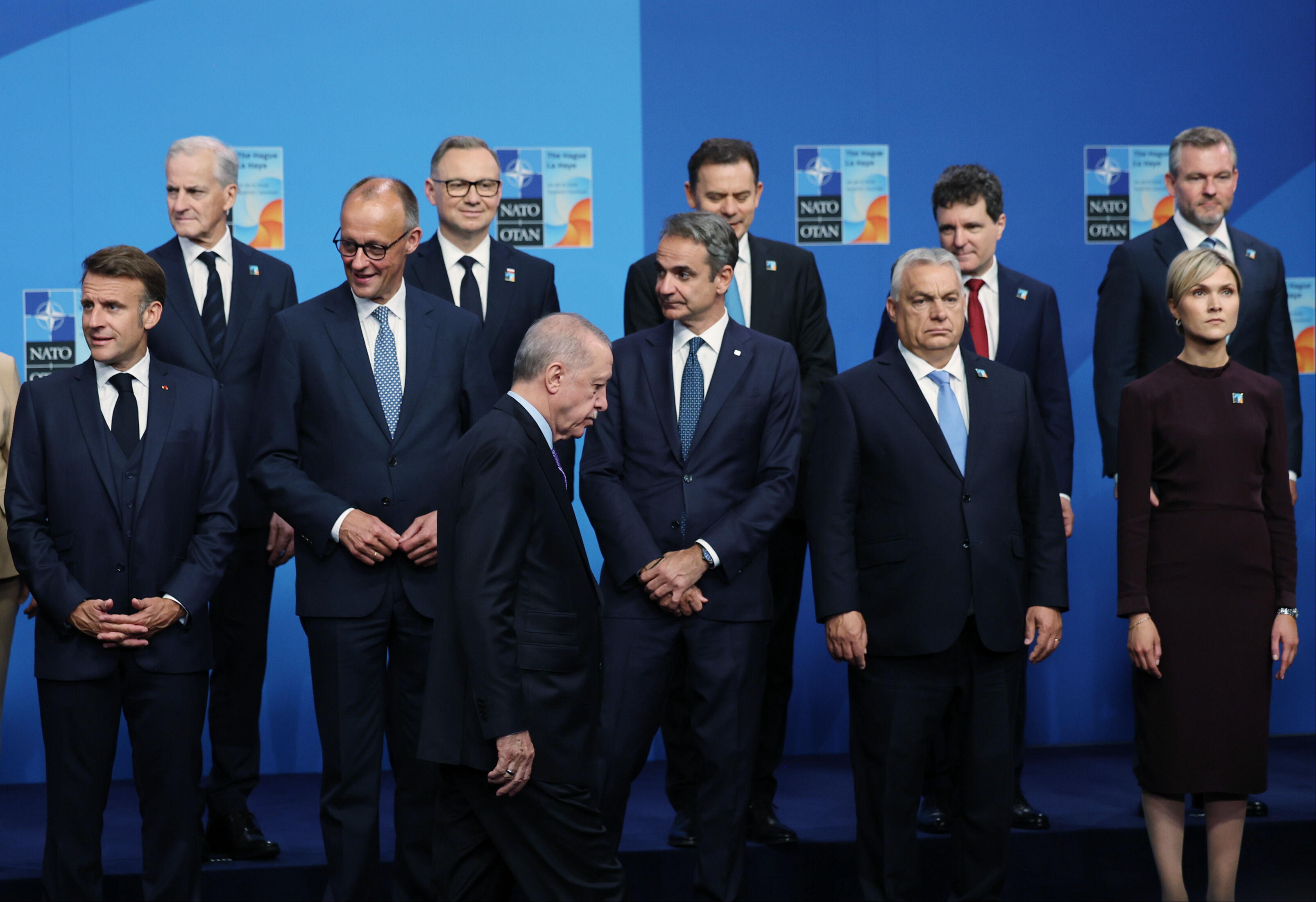 NATO liderleri Lahey'de: Beklenen fotoğraf geldi! Cumhurbaşkanı Erdoğan ve Trump'ın dikkat çeken sohbeti - 2. Resim