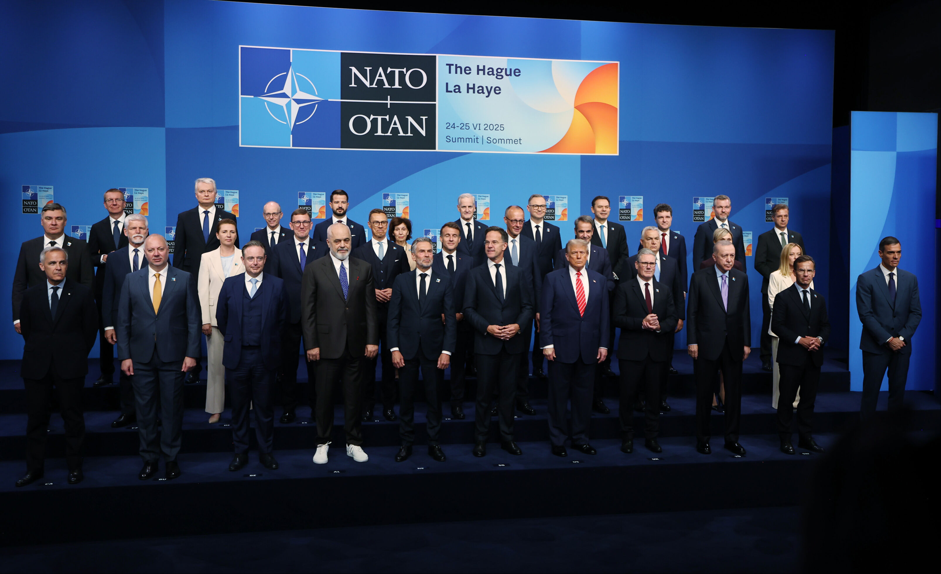 NATO liderleri Lahey'de: Beklenen fotoğraf geldi! Cumhurbaşkanı Erdoğan ve Trump'ın dikkat çeken sohbeti - 4. Resim