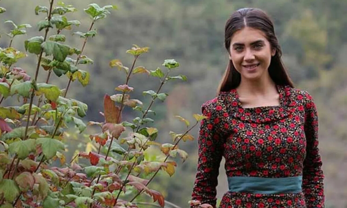 Oyuncu Fulya Zenginer'den sevenlerini üzen karar! - 1. Resim