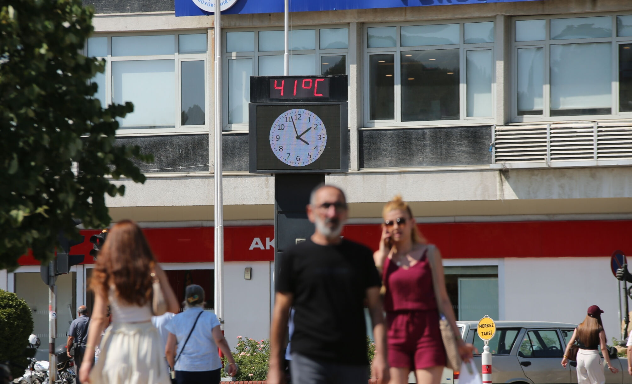 Sıcak hava dalgası etkisi artırıyor! O ilde kavurucu sıcaklar geldi: Termometre 41 dereceyi gösterdi - 1. Resim