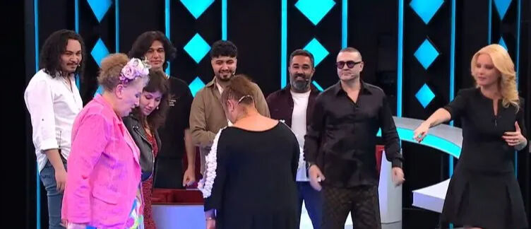 Suzan Kardeş korkuttu! Canlı yayında kaza geçirdi: Şafak Sezer'den gündem olan yorum... - 3. Resim