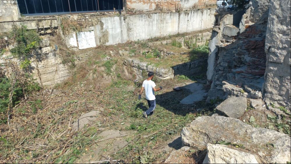 Tarihi eserleri manav sepetinde çürümeye terk ettiler - 1. Resim