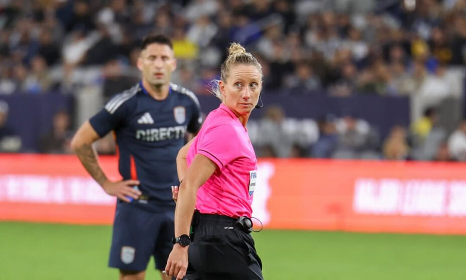 Tori Penso kimdir, nereli? Borussia Dortmund - Ulsan Hyundai maçında kadın hakem! - 2. Resim