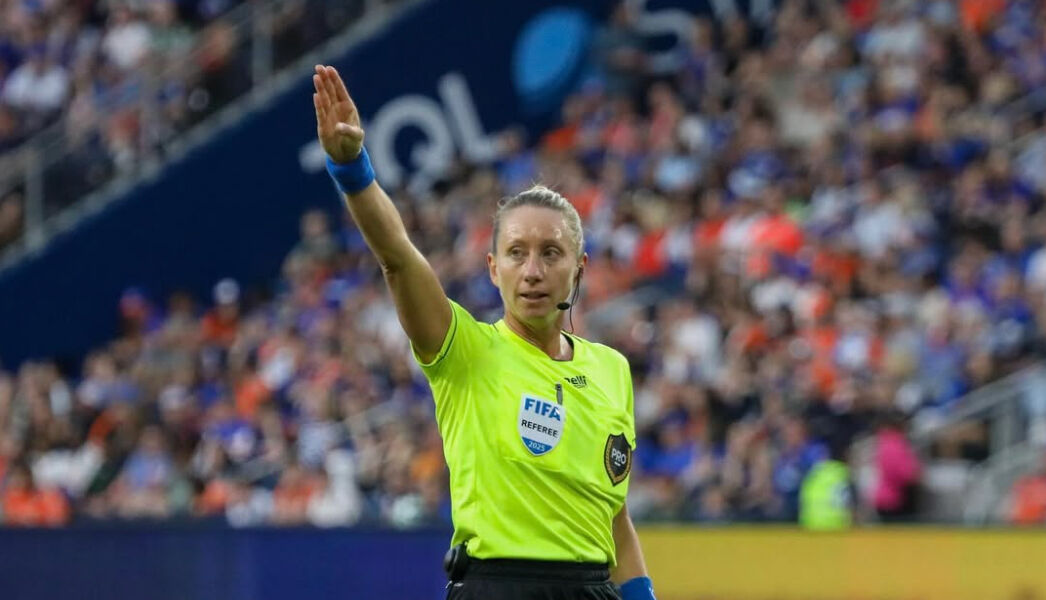 Tori Penso kimdir, nereli? Borussia Dortmund - Ulsan Hyundai maçında kadın hakem! - 4. Resim