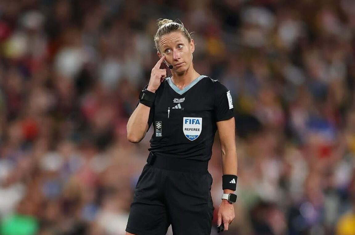 Tori Penso kimdir, nereli? Borussia Dortmund - Ulsan Hyundai maçında kadın hakem! - 3. Resim