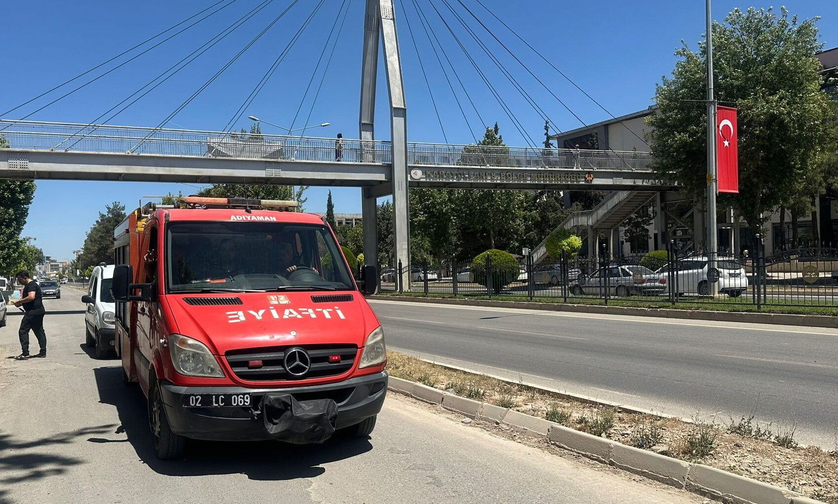 Üst geçidi kullanmak istemedi: Faciayı yaşadı! Yetkililer harekete geçti - 2. Resim