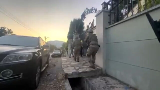 15 ilde dev operasyon! Onlarca kişi tutuklandı: Ele geçirilen para dudak uçuklattı - 1. Resim