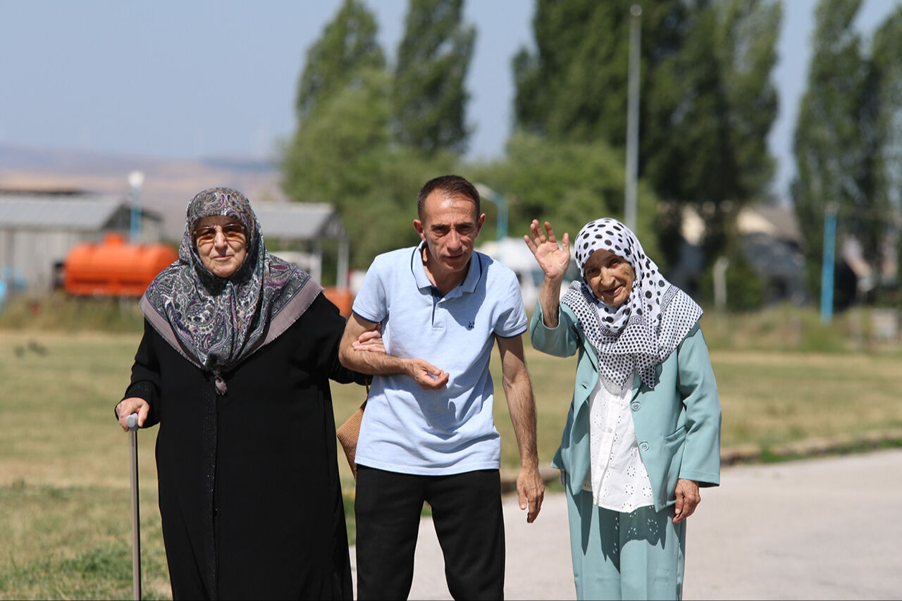 Bir cevapla hayaline kavuştu! 83 yaşındaki Mürüvvet teyzeyi görenler hayret etti - 3. Resim