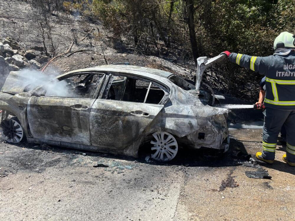 Çanakkale'de feci kaza! Baba yanarak öldü, eşi ve oğlu kurtuldu Çanakkale'de feci kaza! Baba yanarak öldü, eşi ve oğlu kurtuldu - 1. Resim