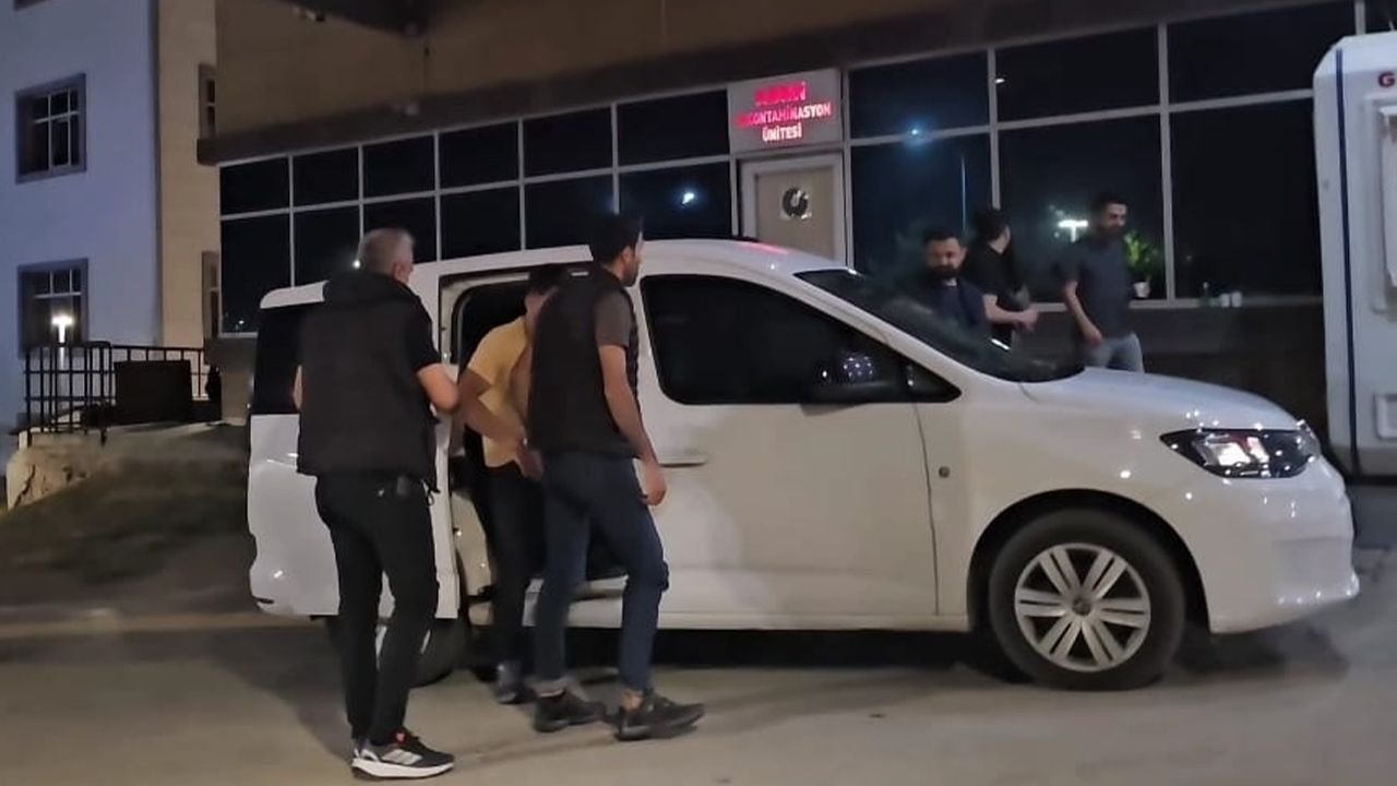 Çorum'da DEAŞ operasyonu! 2 kişi tutuklandı Çorum'da DEAŞ operasyonu! 2 kişi tutuklandı