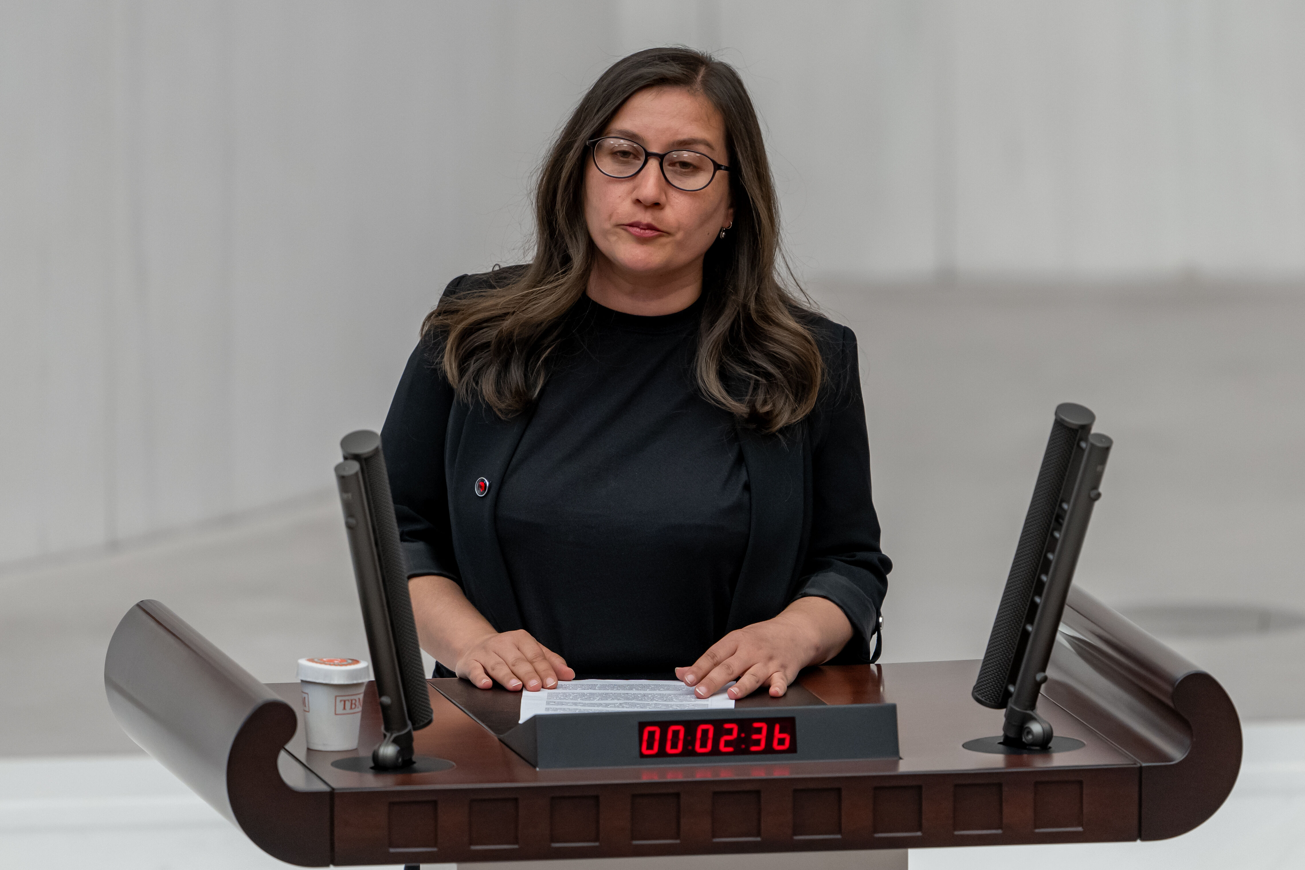 DEM Partili vekil kürsüde Kürtçe bela okudu! Pervin Buldan, Türkçesini söyleyince Meclis karıştı DEM Partili vekil kürsüde Kürtçe bela okudu! Pervin Buldan, Türkçesini söyleyince Meclis karıştı - 1. Resim