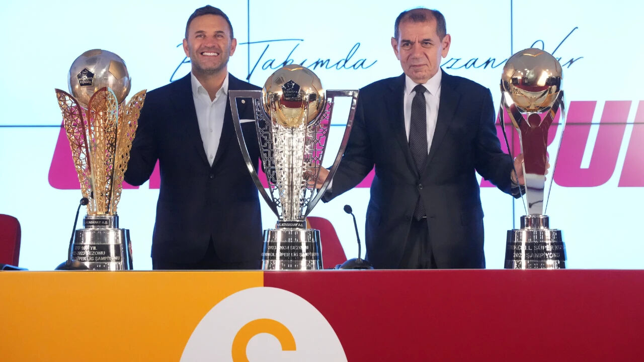 Dursun Özbek, Okan Buruk'un başarısını ödüllendirmeye hazırlanıyor! Bizimlesin Okan Hoca'm - 3. Resim