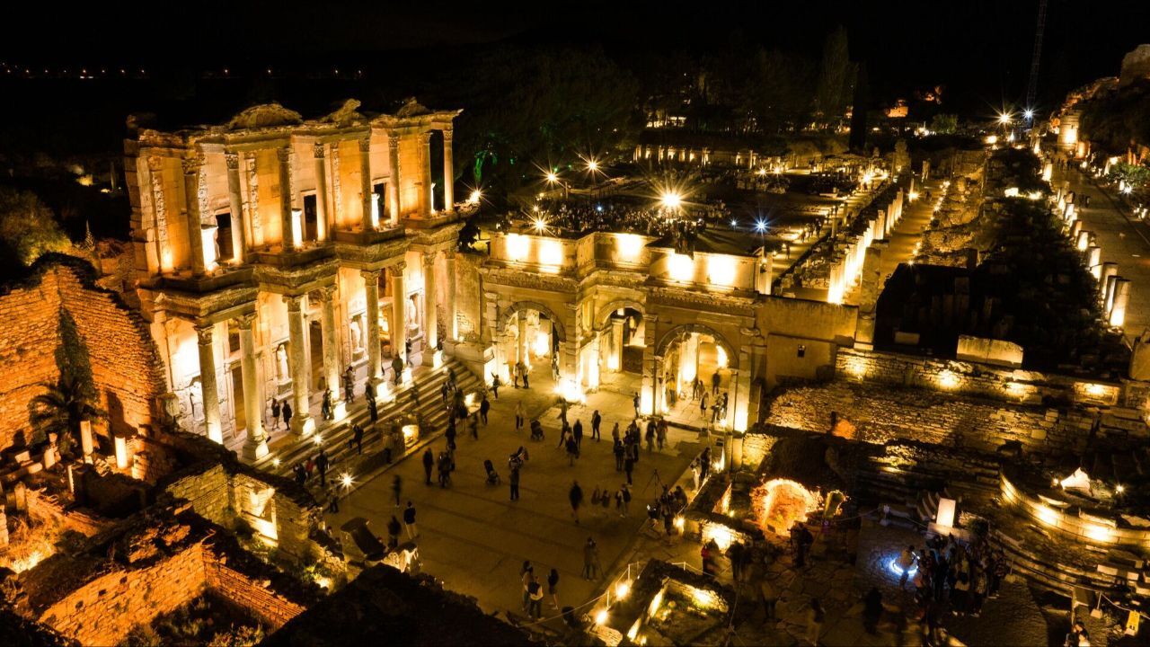 Efes Antik Kenti gece ne zaman açık? Efes Antik kenti gece ziyaret saatleri ve MüzeKart bilet fiyatları Efes Antik Kenti gece ne zaman açık? Efes Antik kenti gece ziyaret saatleri ve MüzeKart bilet fiyatları