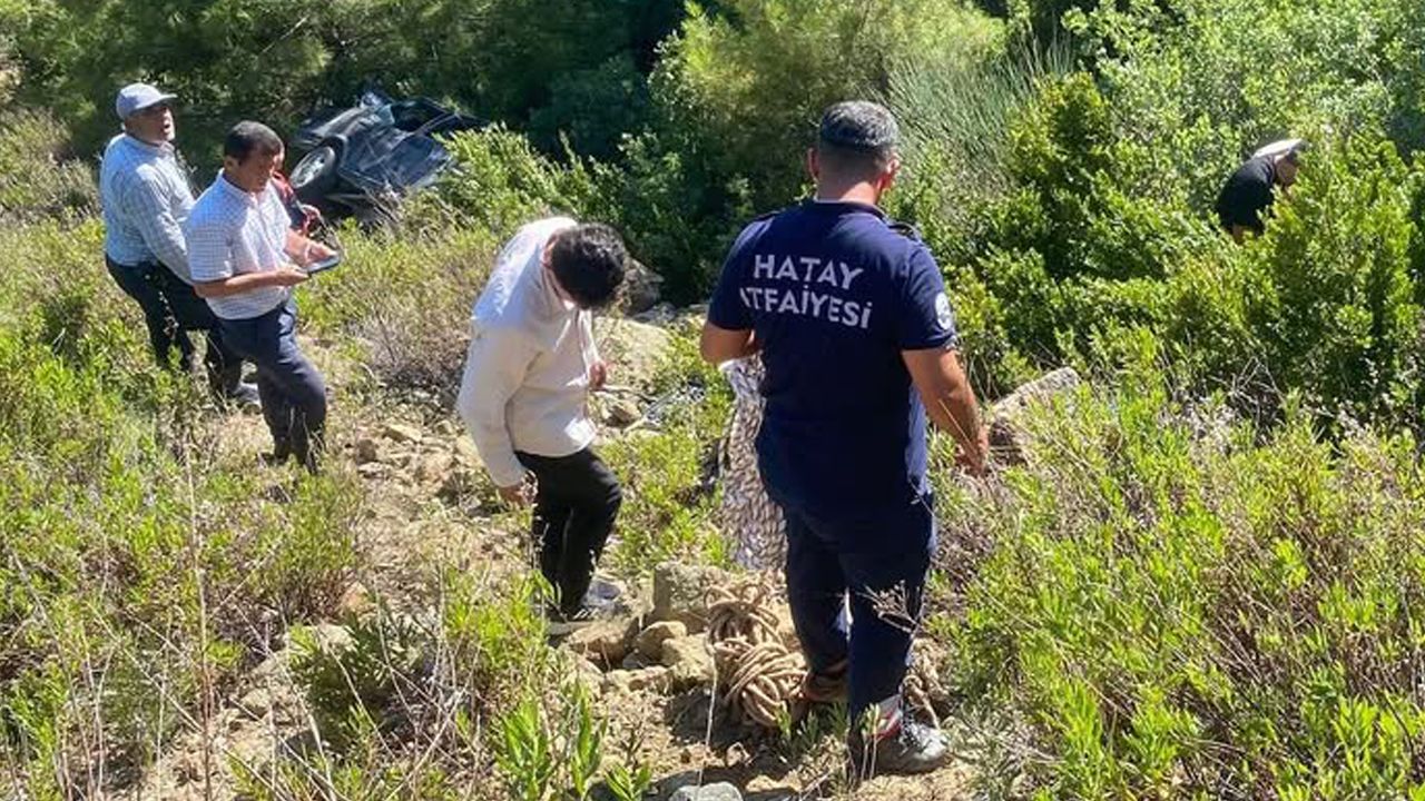 Hatay'da uçuruma devrilen otomobilde can pazarı! Hatay'da uçuruma devrilen otomobilde can pazarı!