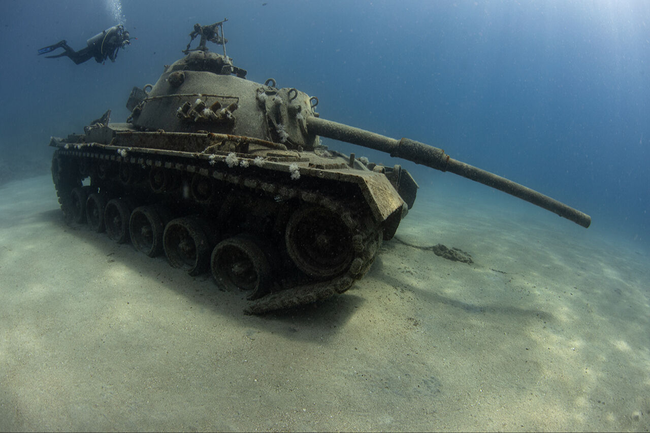 İlk defa bu kadar net görüntülendi! Su altındaki tanklar, uçaklar, gemileri görmek için sıraya giriyorlar - 10. Resim