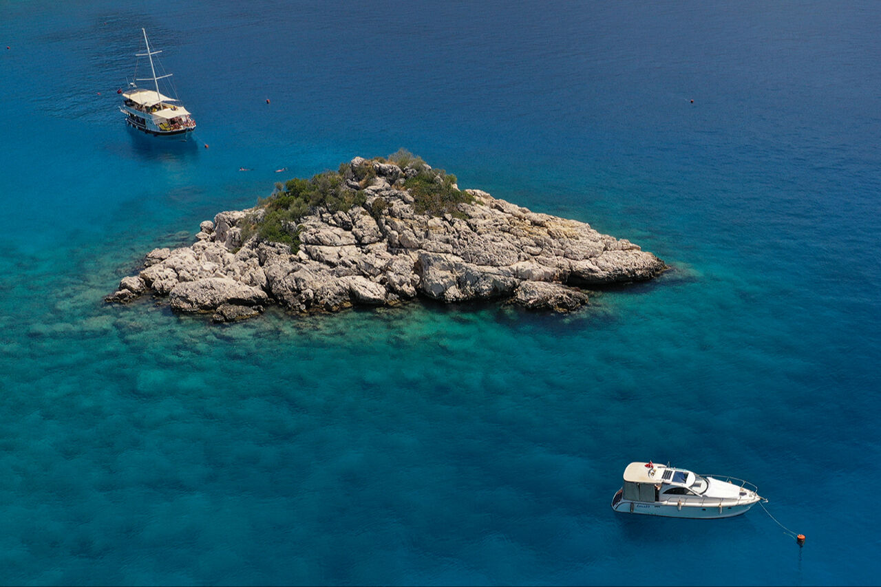 İlk defa bu kadar net görüntülendi! Su altındaki tanklar, uçaklar, gemileri görmek için sıraya giriyorlar - 3. Resim
