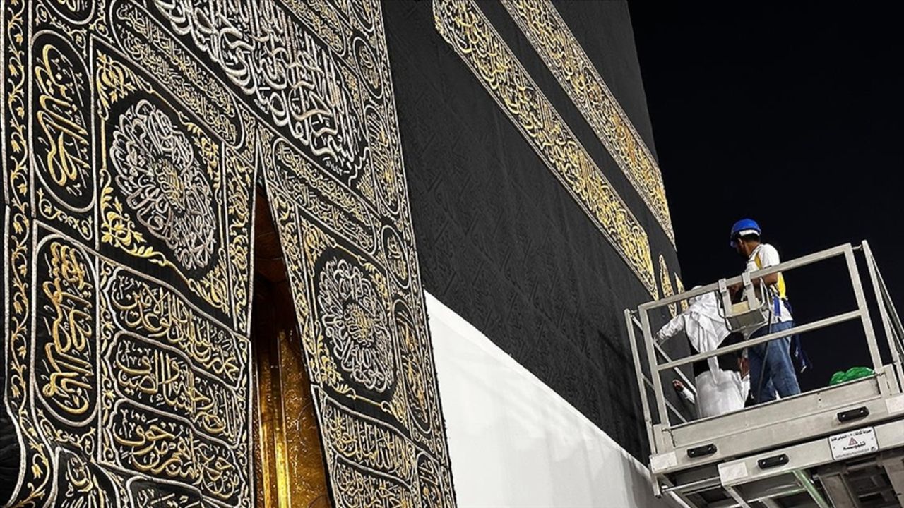 Kisve-i şerif: Kabe'nin örtüsü ne zaman değiştirilir? Kisve-i şerif: Kabe'nin örtüsü ne zaman değiştirilir?