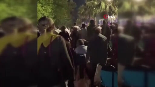 Olay anlar... Merve Özbey'in konserinde kavga çıktı! Ortalık savaş alanına döndü - 2. Resim