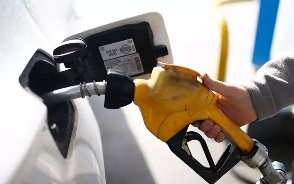 Tek seferde yapılan en büyük indirim! Akaryakıtta tabela değişti Tek seferde yapılan en büyük indirim! Akaryakıtta tabela değişti - 2. Resim