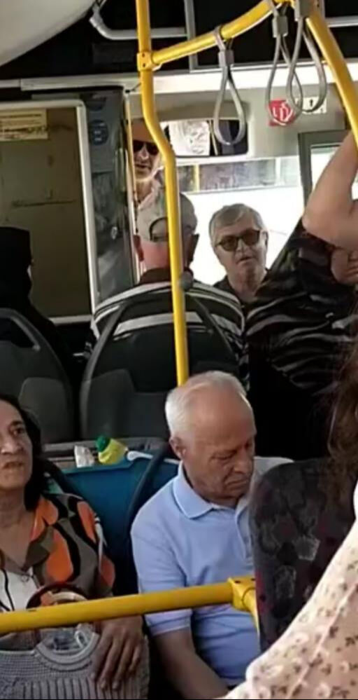 Tepki yağıyor... Otobüs şoföründen engelli yolcuya skandal sözler: Babanın malı mı geri zekâlı! Tepki yağıyor... Otobüs şoföründen engelli yolcuya skandal sözler: Babanın malı mı geri zekâlı! - 1. Resim