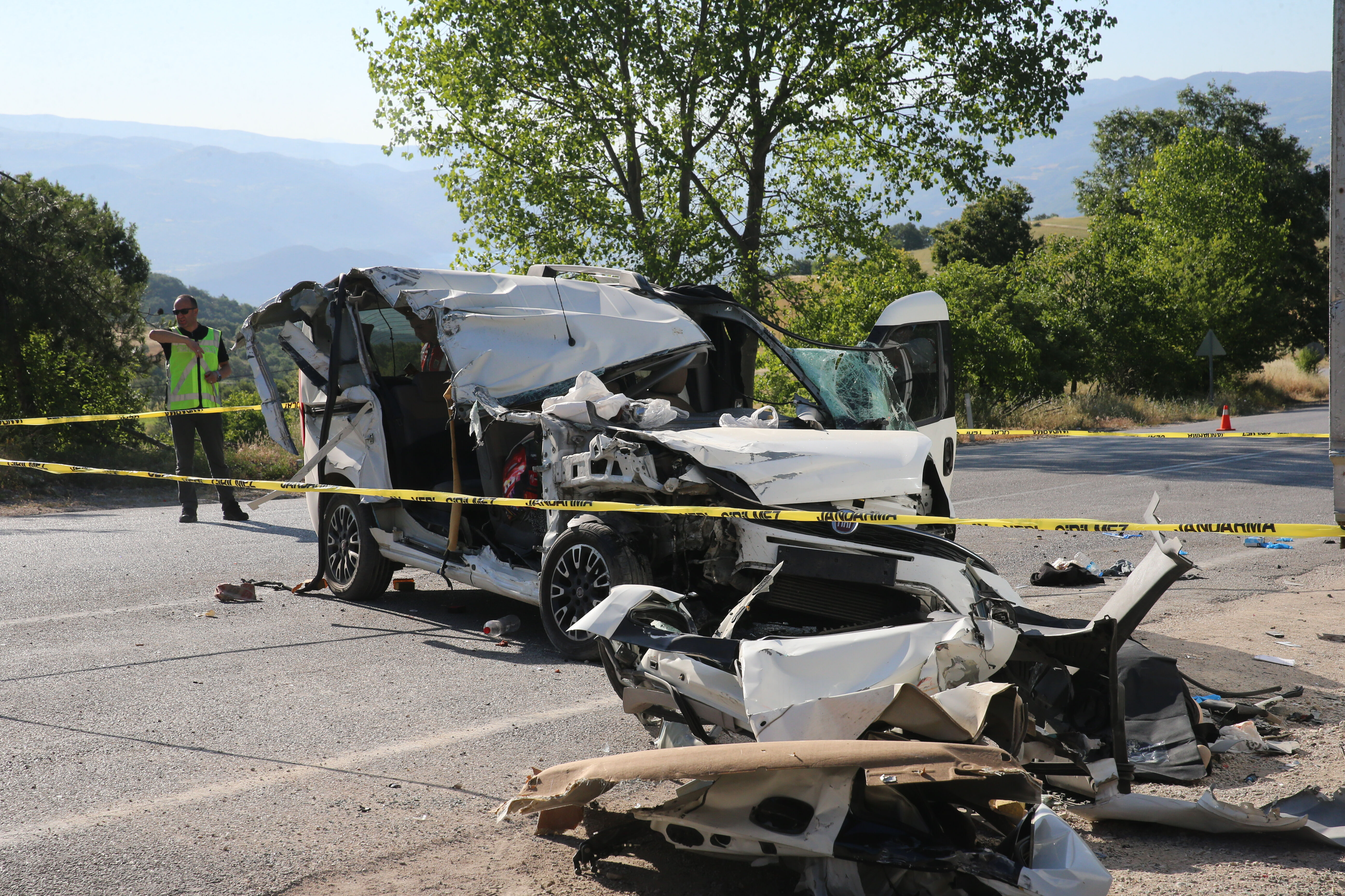Tokat'ta feci kaza! Park halindeki kamyona çarptı: Ölü ve yaralılar var Tokat'ta feci kaza! Park halindeki kamyona çarptı: Ölü ve yaralılar var - 3. Resim
