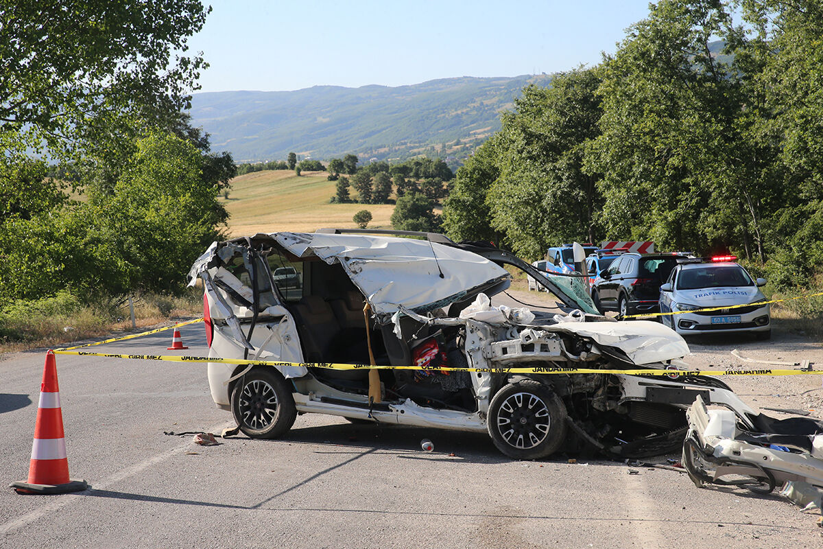 Tokat'ta feci kaza! Park halindeki kamyona çarptı: Ölü ve yaralılar var Tokat'ta feci kaza! Park halindeki kamyona çarptı: Ölü ve yaralılar var - 2. Resim