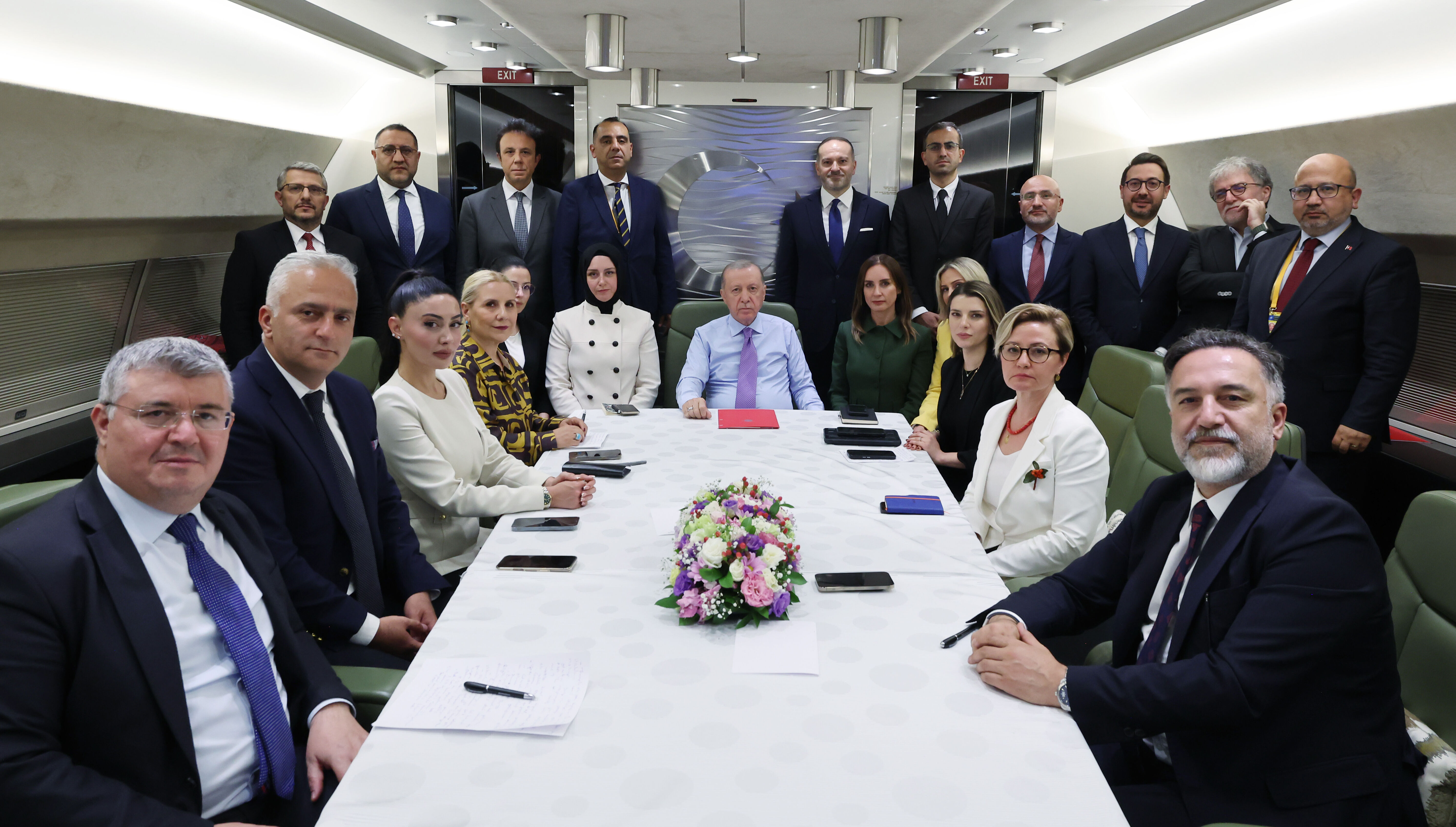 Trump'la ne konuştu? Cumhurbaşkanı Erdoğan merak edilen görüşmenin perde arkasını anlattı Trump'la ne konuştu? Cumhurbaşkanı Erdoğan merak edilen görüşmenin perde arkasını anlattı - 1. Resim