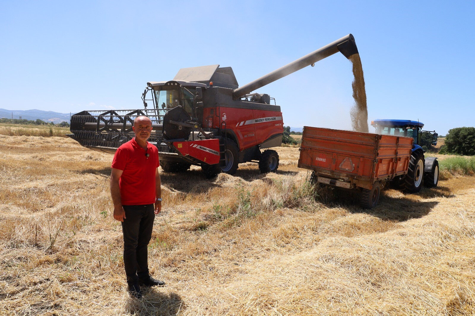 Türkiye'nin en verimli arazilerinde hasat başladı! Üretici mazot ve gübre fiyatlarından şikayetçi Türkiye'nin en verimli arazilerinde hasat başladı! Üretici mazot ve gübre fiyatlarından şikayetçi - 1. Resim