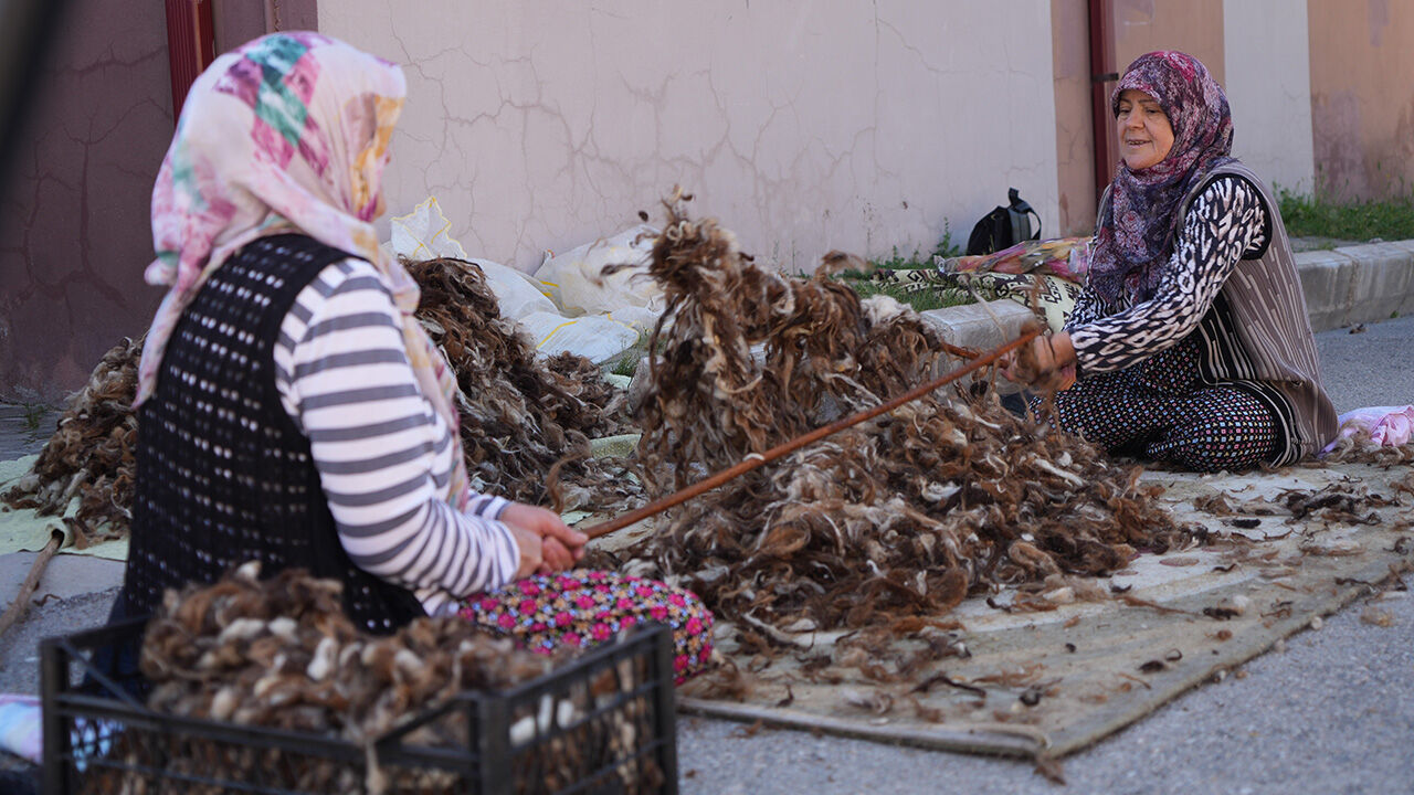 Yaz geldi, bir şehrin kadınları geleneksel mesaiye başladı! Günlerce sürüyor - 4. Resim