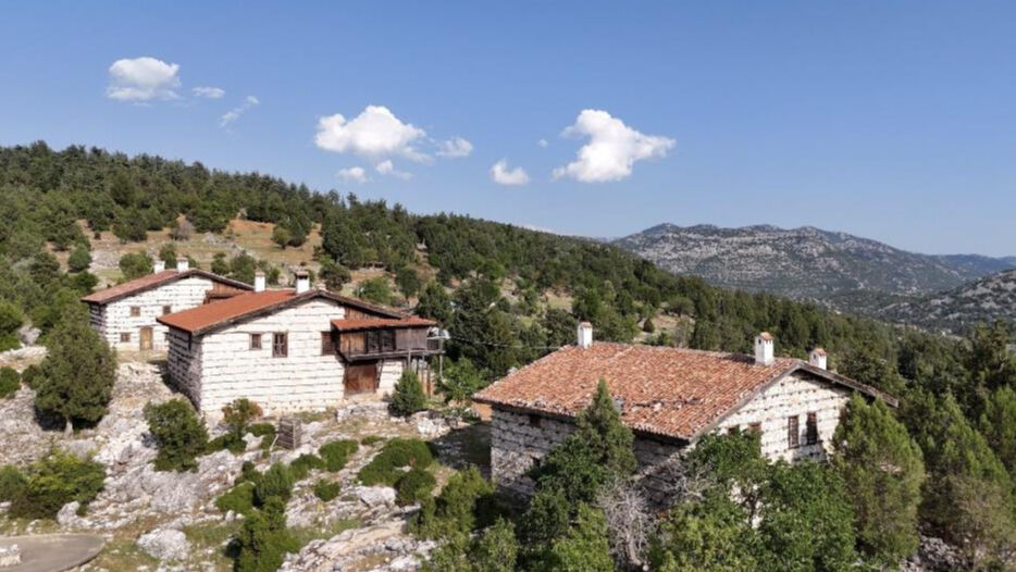 Beton yapı bulunmayan 800 yıllık köye turist akını! Nüfusunun 1000 katı insan geldi - 5. Resim