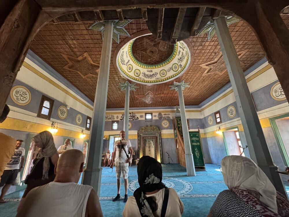 Beton yapı bulunmayan 800 yıllık köye turist akını! Nüfusunun 1000 katı insan geldi - 3. Resim