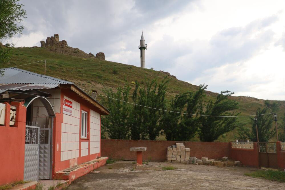 Duyup merakından gelenler bile var! 150 metre mesafede... Sivas'ta hayrete düşüren cami - 3. Resim