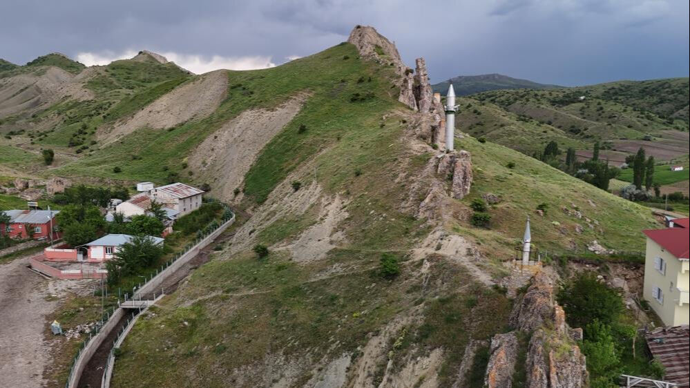 Duyup merakından gelenler bile var! 150 metre mesafede... Sivas'ta hayrete düşüren cami - 2. Resim