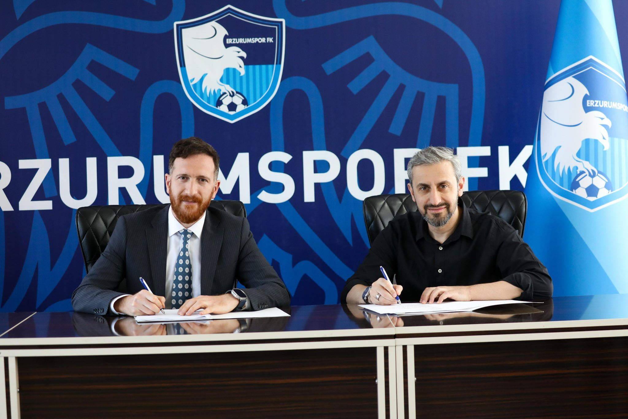 Erzurumspor FK, teknik direkt&ouml;r Serkan &Ouml;zbalta ile s&ouml;zleşme imzaladı - 1. Resim