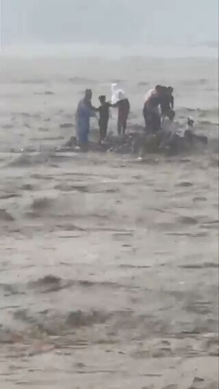 Felaketin bilançosu artıyor! Aynı aileden 18 kişi akıntıya kapıldı - 1. Resim