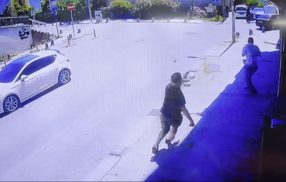 İstanbul Arnavutköy'de çatışma! Polis kaçakların peşine düştü İstanbul Arnavutköy'de çatışma! Polis kaçakların peşine düştü - 2. Resim