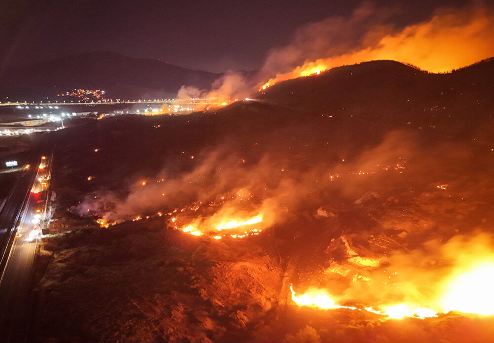 İzmir'deki orman yangını saatler sonra kontrol altına alındı! - 1. Resim