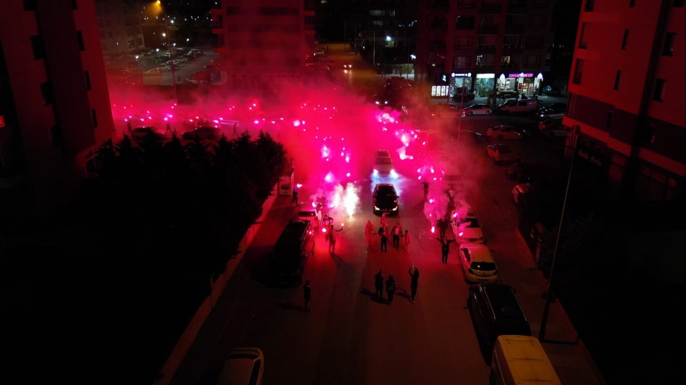 Kız isteme merasimini şova çevirdiler! Gündem olan görüntülerle ilgili harekete geçildi Kız isteme merasimini şova çevirdiler! Gündem olan görüntülerle ilgili harekete geçildi - 2. Resim