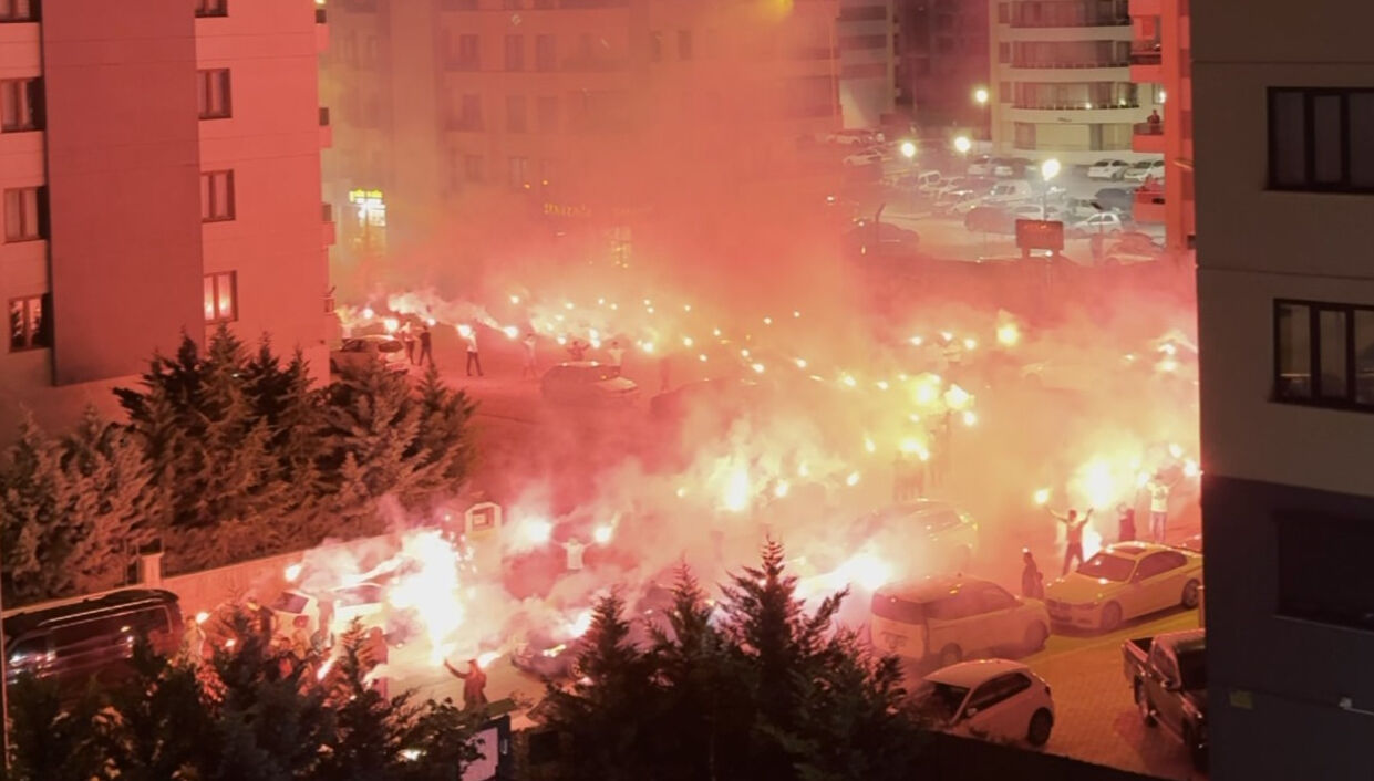 Kız isteme merasimini şova çevirdiler! Gündem olan görüntülerle ilgili harekete geçildi Kız isteme merasimini şova çevirdiler! Gündem olan görüntülerle ilgili harekete geçildi - 1. Resim
